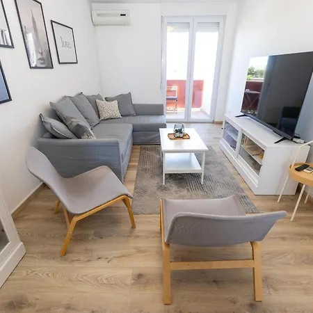 아파트 Ana Zora Two Bedroom 자다르
