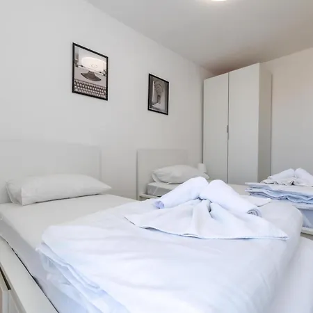 Ana Zora Two Bedroom Apartment *